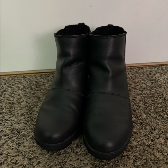 Sorel Joan of Arctic Wedge Chelsea Booties Youth Black Leather Size 5 =Women 6.5 - Picture 2 of 6